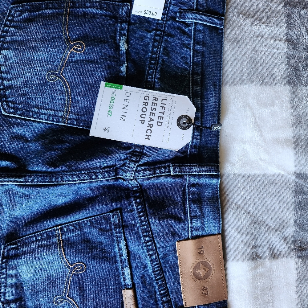 Shorts - Picture 3 of 8